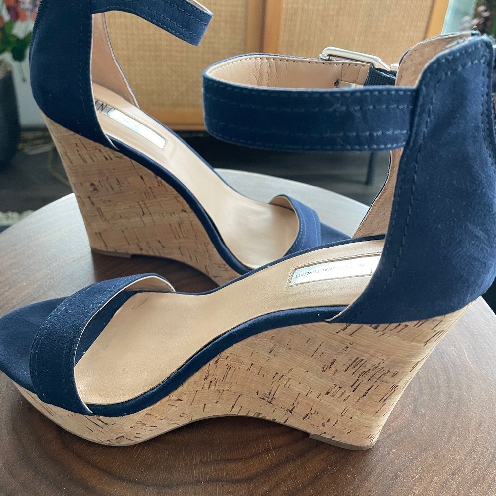 Blue wedges